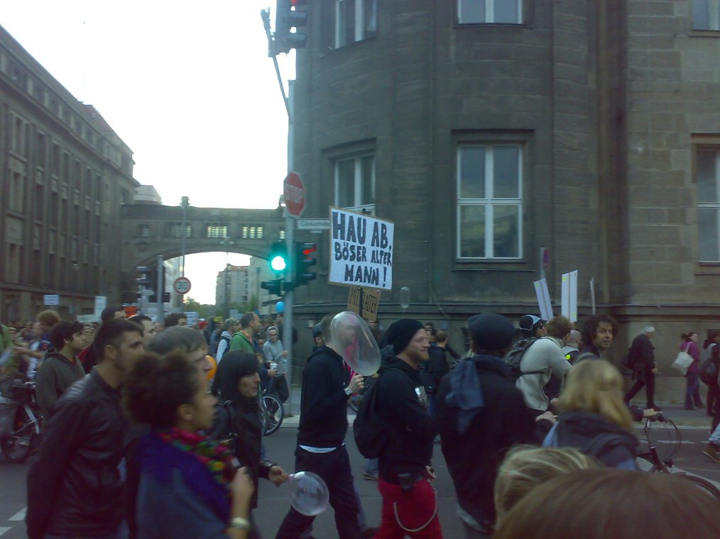Demo gegen Besuch von Papst Benedikt in Berlin